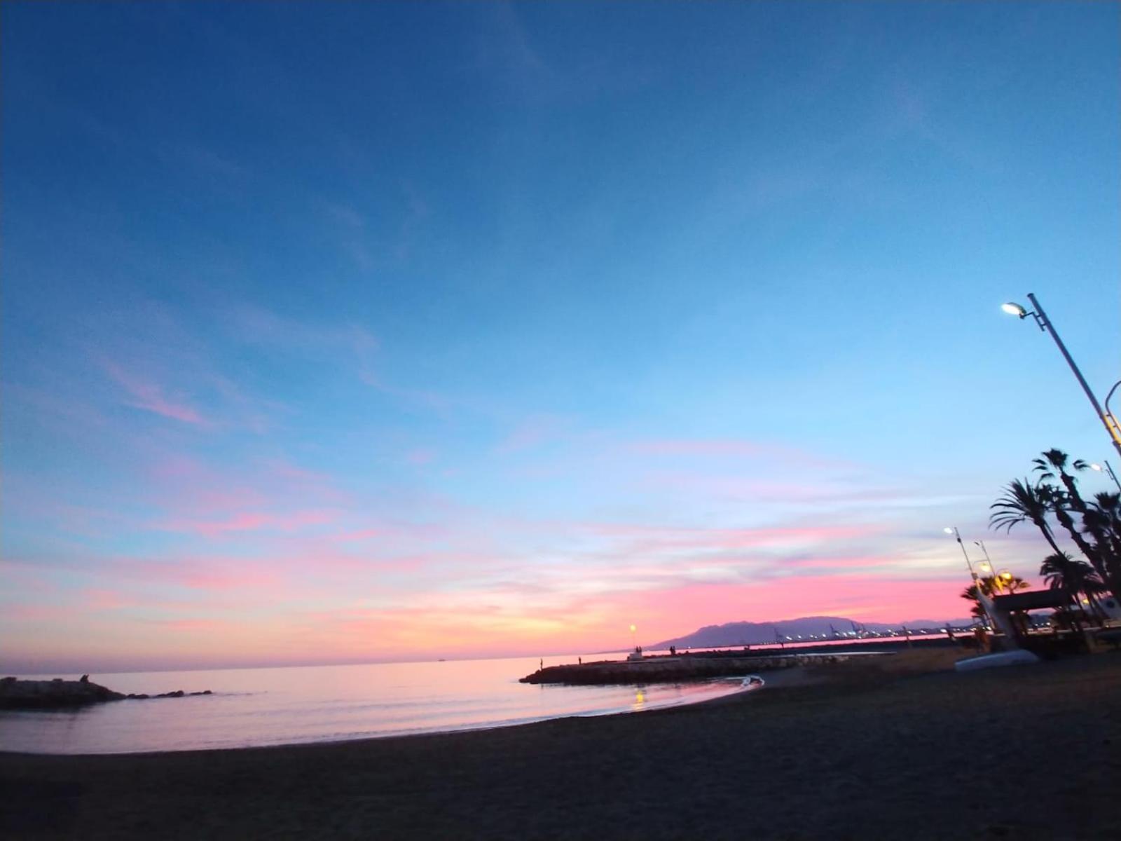 Apartamento El Bambu Cerca Del Mar Malaga Bagian luar foto